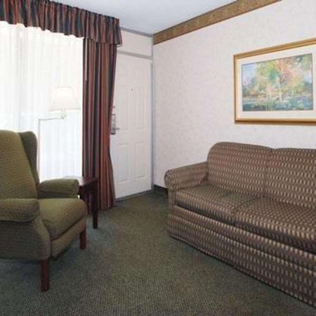 Rodeway Inn Conference Center Crawfordsville Bagian luar foto